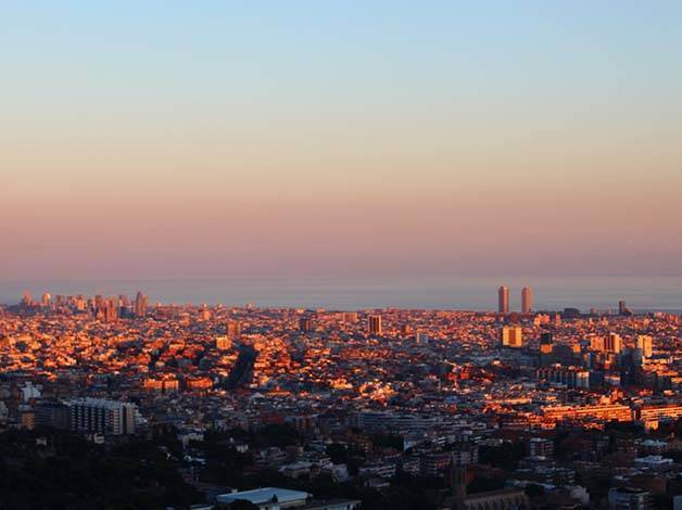 carretera de les aigues coucher de soleil sur la ville