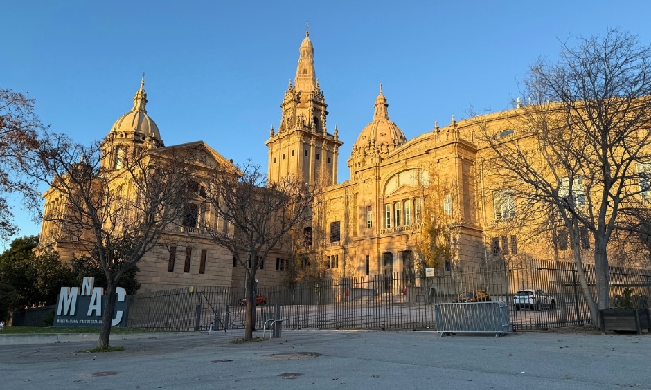 mnac vu depuis l'arrière