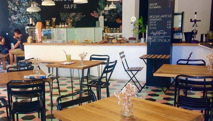 Intérieur du SweetOphelia Café